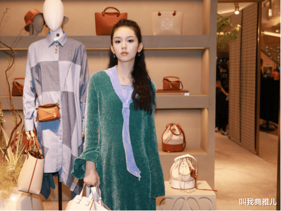 周也|新晋95后小花，综艺影视样样抓，年轻貌美的周也到底有惹人爱？