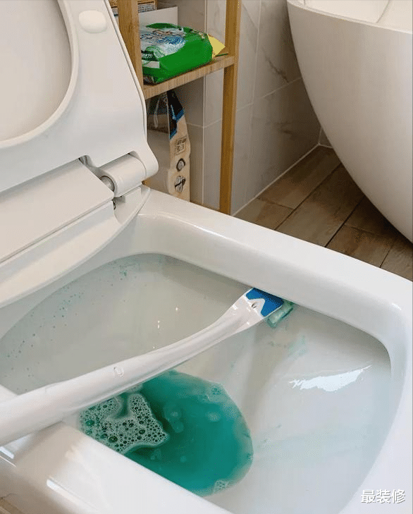 不管卫生间大小，学学年轻人的布置，高级美观还实用