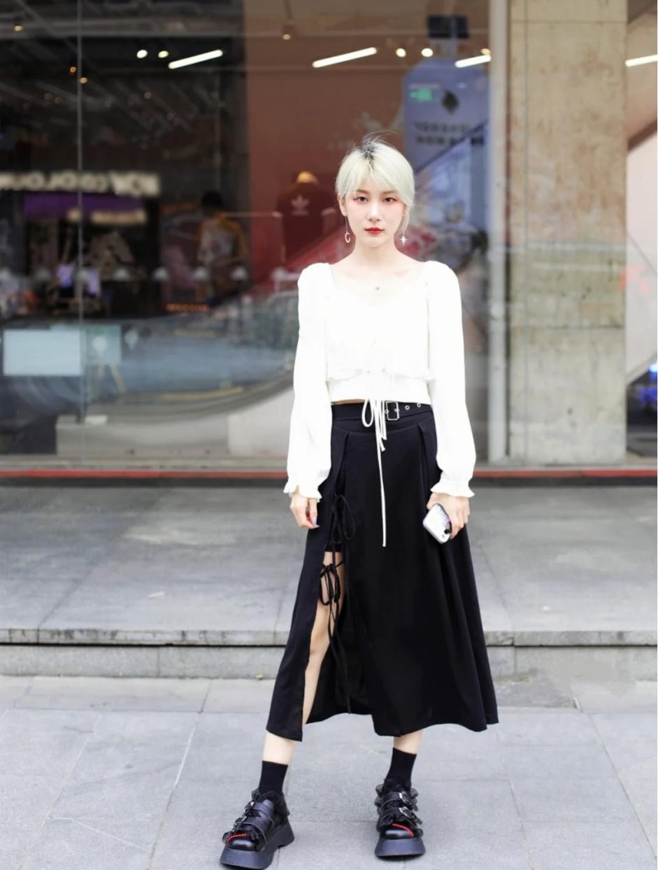 猫姐品衣有道|夏末初秋怎么穿？我从“杭州素人街拍”中，找到了4个搭配灵感