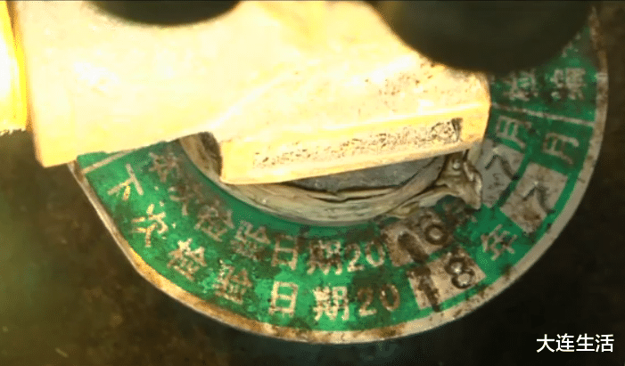 大连生活 大连一住户家中发生爆燃 疑液化气罐超期未检漏气所致