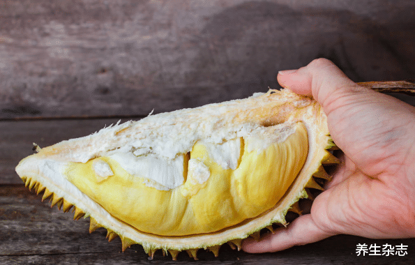 养生杂志|女子甲状腺结节癌变，提醒：常吃2种水果，铁打的甲状腺也扛不住