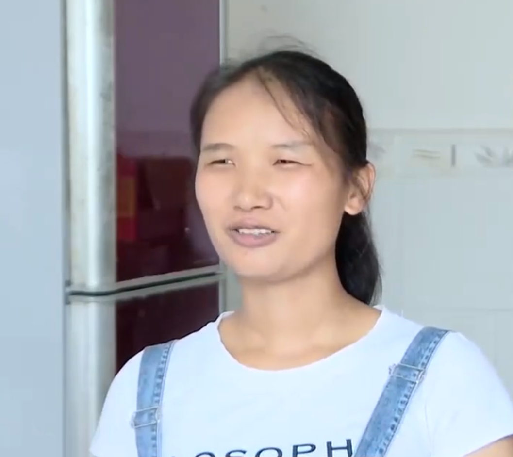 益阳男子迷恋游戏对妻子不管不顾,公公:都是邻居替他负重前行!
