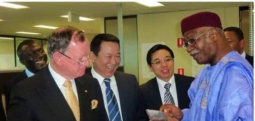 缘来妈咪|他身价四百亿，汶川地震给灾区捐5000万，被捕时搜出大量武器