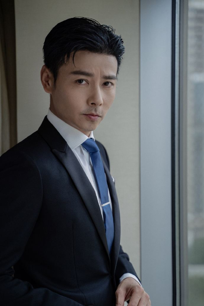 靳东|穿西装好看的中年男星，只服这10位，大叔们帅起来真没小鲜肉啥事