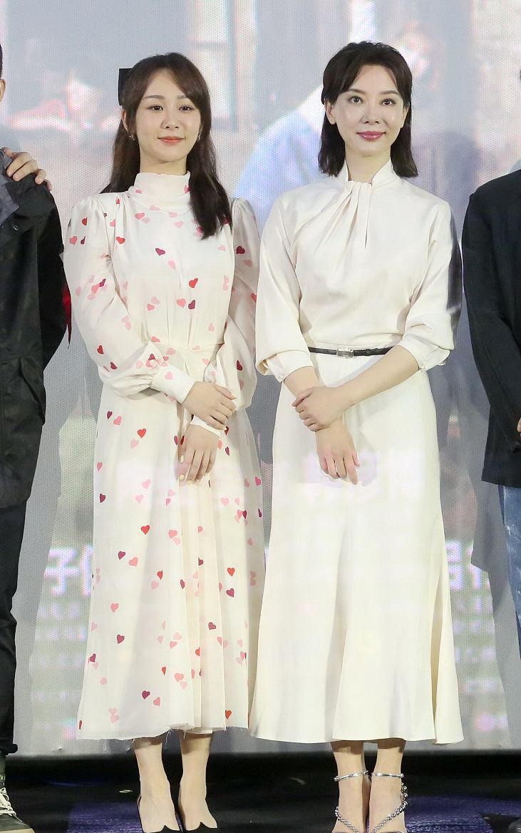 |陈数还真是挺个性的,穿“瓜皮裙”还配绿眼影,看着却不违和