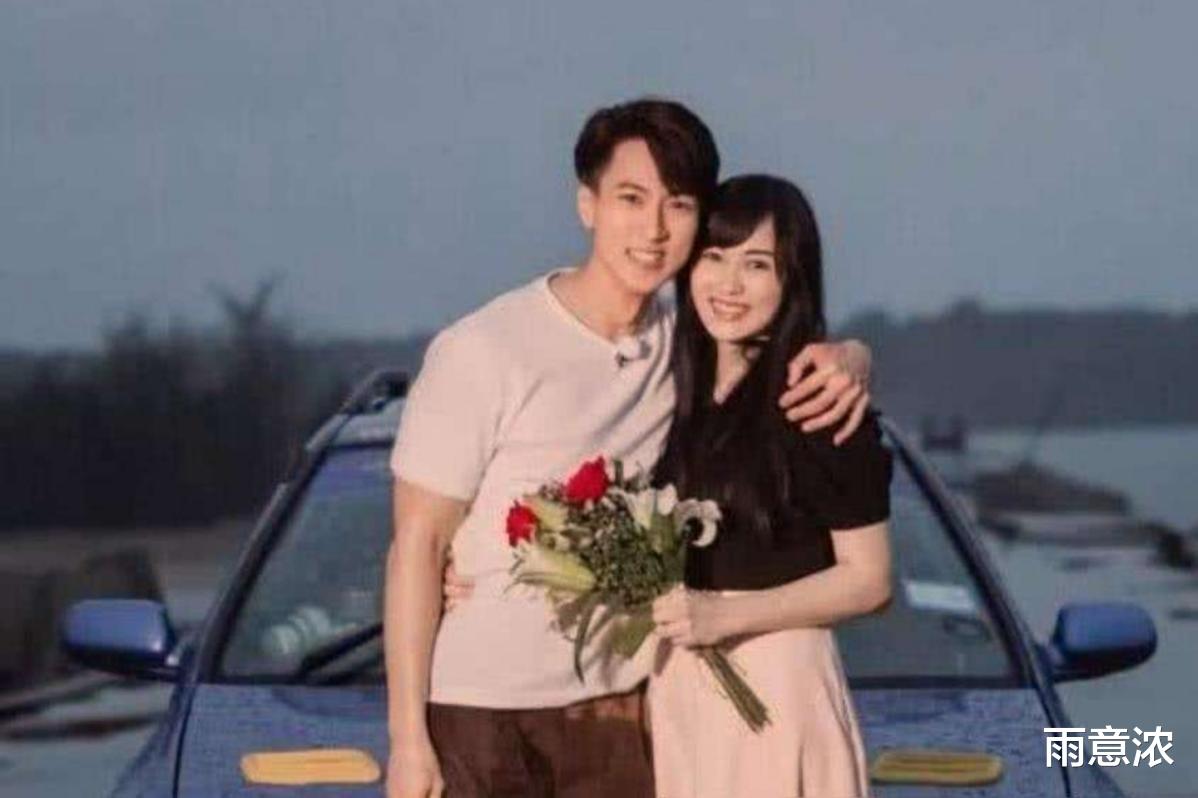 吴尊|吴尊夫妇商场被偶遇，主动帮老婆拎东西好贴心，妻子身材高挑出众