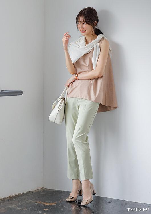 尚不红萌小舒|这才是30-40岁女人“显高裤装”的典范，瞧博主这2款，洋气又减龄