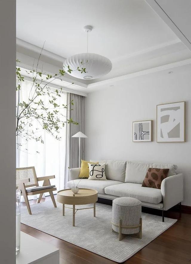 102平北欧风三居室,大面积留白和温馨治愈系的配色,舒服自在