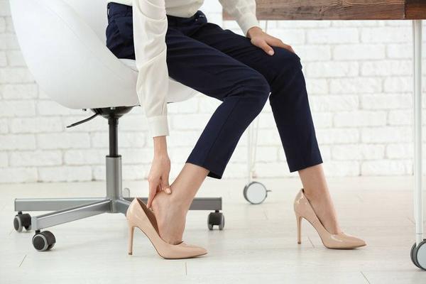 扁平足|骨盆前倾，危害一个比一个严重，这5类人群可要引起注意