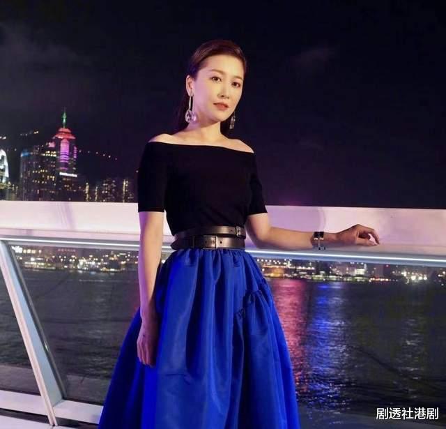 迪丽热巴|41岁香港著名高颜值女星产后宣告全面复出，身材颜值依旧在线，长期与丈夫分隔两地