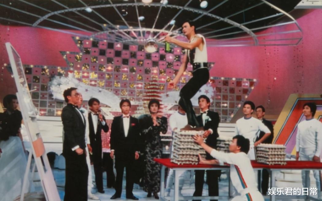 TVB|TVB周年晚宴显寒酸！场地简陋用廉价椅，众星不戴口罩聚集吃盆菜