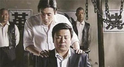 吉世光|他逃亡13年，混进娱乐圈出演60多部剧，因名气太大被警方一眼认出