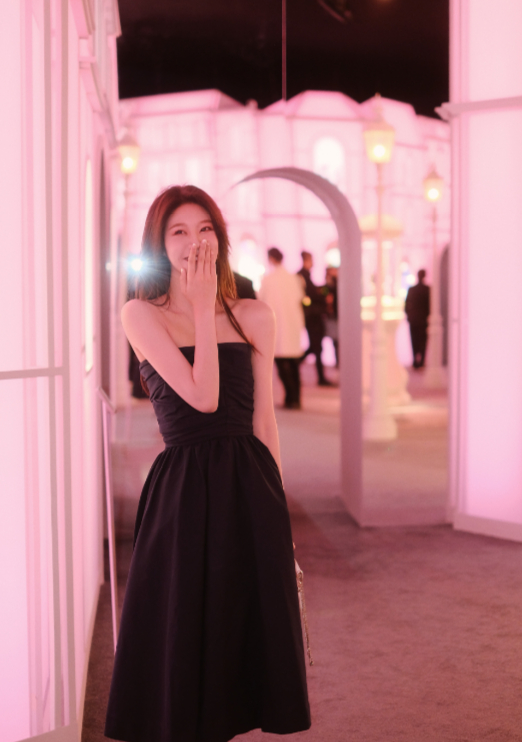 温婉|还记得18年的温婉吗？今和男友拍拥吻照，男方是我们熟悉的他