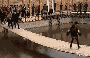 学姐说育儿|忘记把门上锁了,丈母娘突然开门进来了,场面太过尴尬。