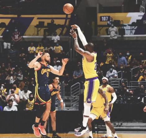 史蒂夫·科尔|破案了，对阵湖人关键时刻，科尔为何不喊暂停？库里经历给出答案