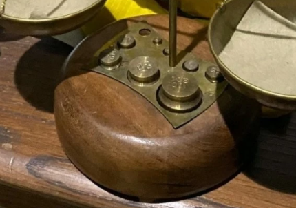 迪丽热巴|INT发文图案清秀独特惹争议？朱雀腾云起，少年破雾来