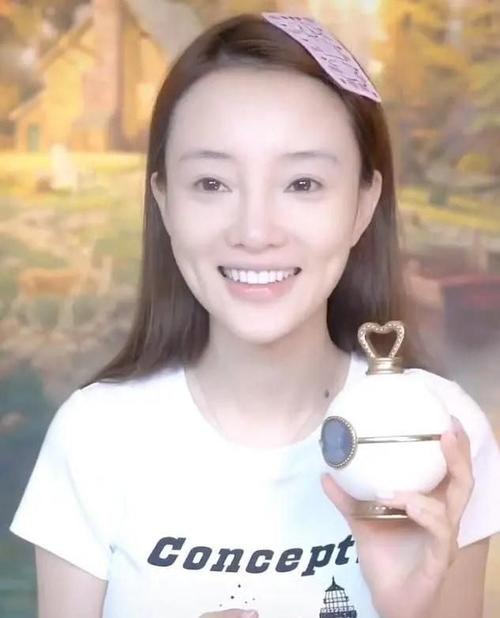 杨幂|杨幂：我卸妆了，佟丽娅：我也卸妆了，周也：我没有眼花吧