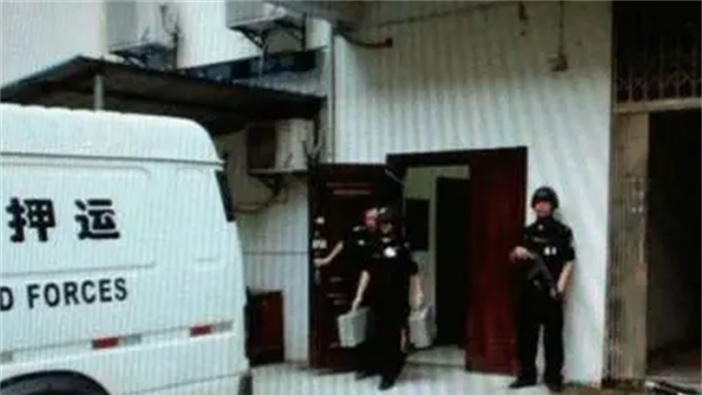 情窦初开的青春|03年辽宁运钞车劫案：主犯逃逸3年后获死刑，母亲不愿认领其骨灰