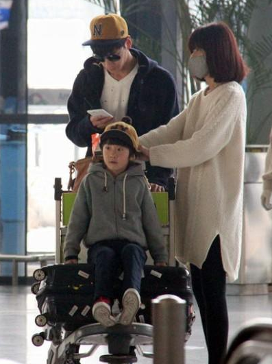 张亮|“男神”张亮：从一夜爆红到糊穿地心，他才是资本操纵下的牺牲品