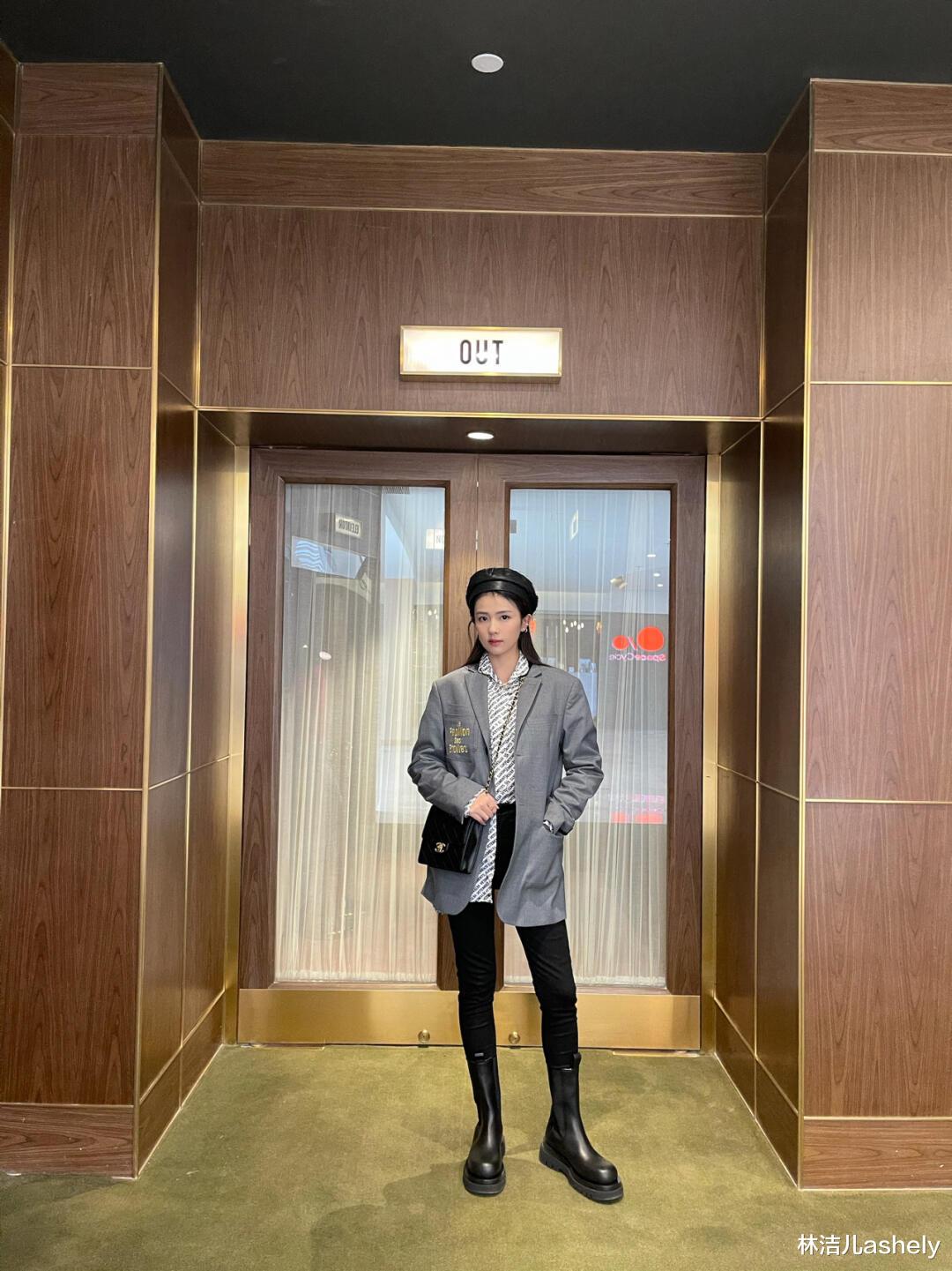 林洁儿ashely 白鹿堪称甜酷girl的穿搭模板,日常造型可盐可甜,私下更是配饰控