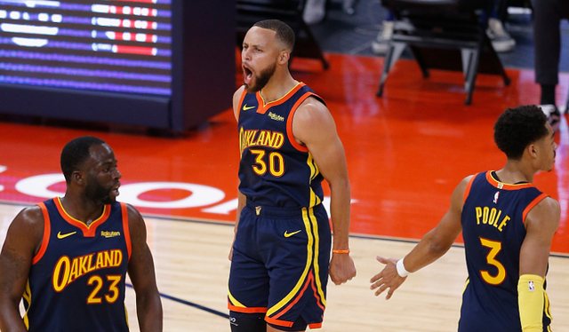 斯蒂芬·库里|2.1亿，勇士双喜临门！库里终于等来道歉，汤普森复出也传来消息