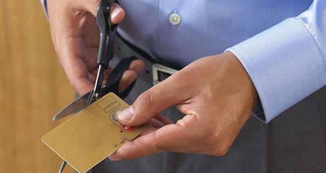 童书小窝|多家银行进行“清卡”，这些银行卡或强制注销，你名下有吗？