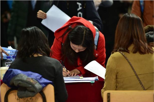 特岗教师|又一“铁饭碗”扩招8W余人，年薪高达六位数，不限专业、专科可报