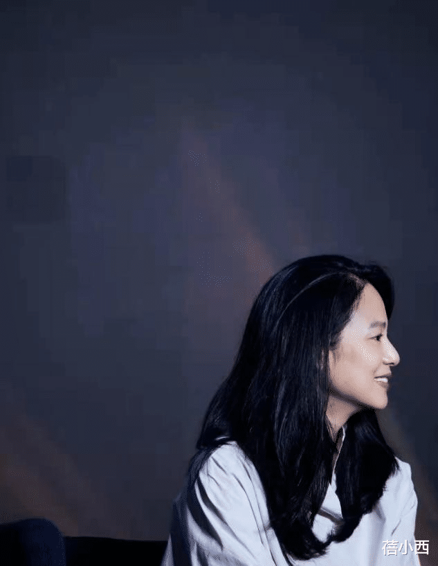 蓓小西|周韵是真正有品位有气质的女人,连基础款白衬衫,都穿出了国际范