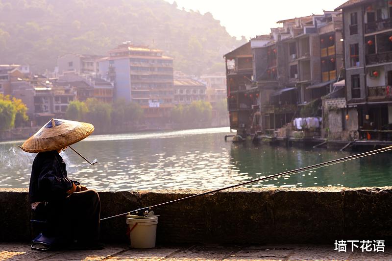 |在钓鱼和爱情面前，我选择了钓鱼。