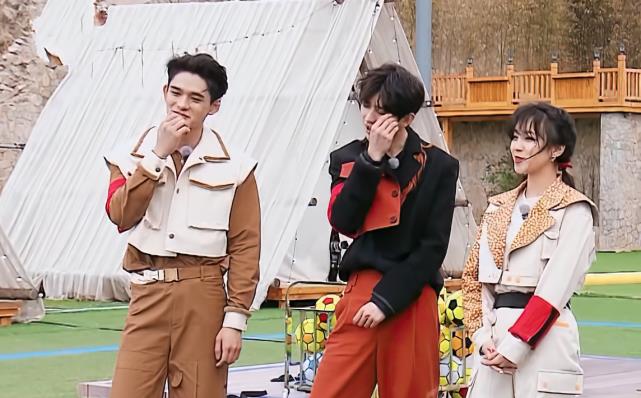 蔡徐坤|陈飞宇身高188，当他和182的蔡徐坤站一起，谁撒谎一目了然