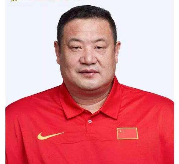 山东男篮|徐长锁27分惨败，山东男篮调整教练组，两大功勋教头出山抵达赛区