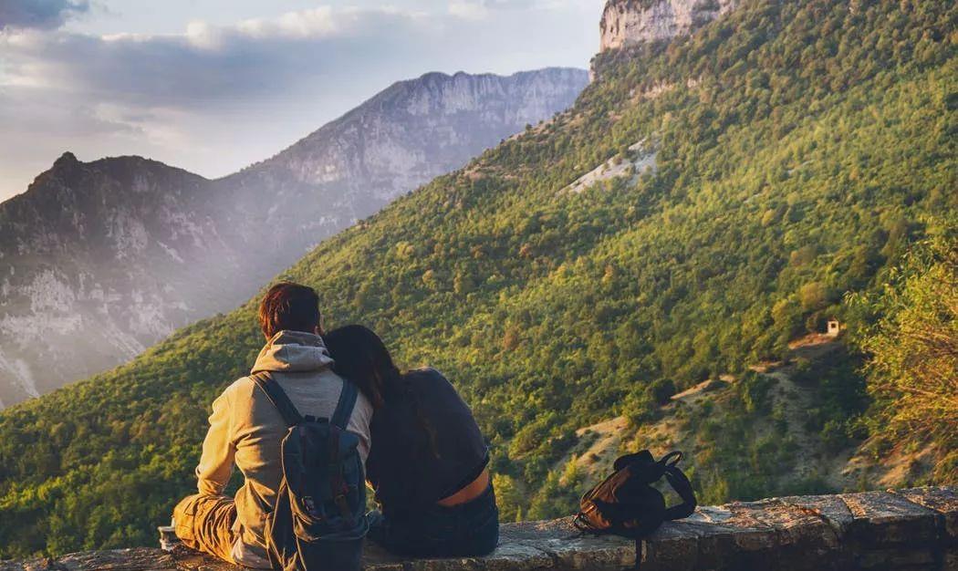 金晨|63岁老戏骨被曝离婚，与妻子是初恋，婚姻维持35年为何过不下去
