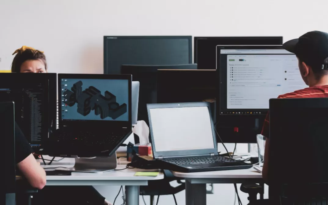 妄想|外包人，假装在大厂