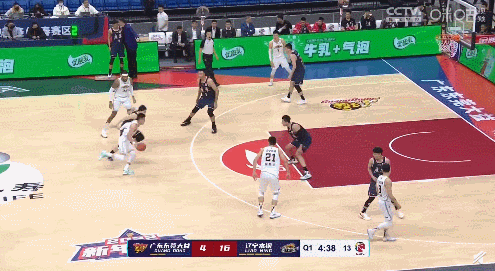 广东男篮|疯了！隔扣易建联！115分干翻广东宏远！这一扣绝对NBA级别