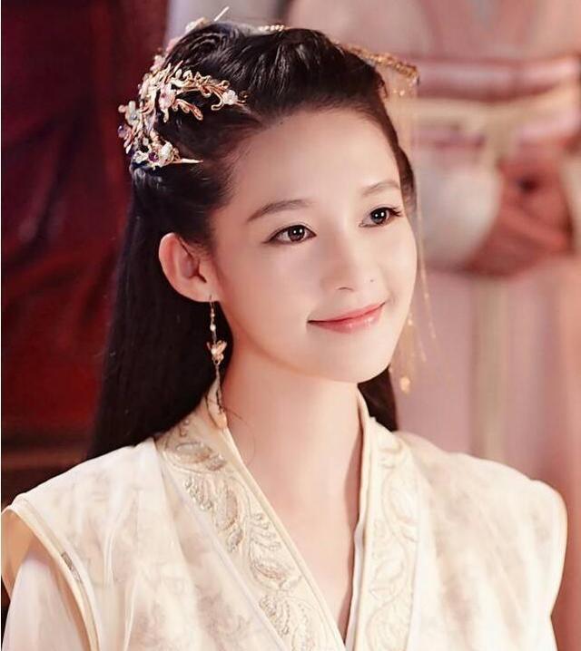 纹眉 为何纹眉普通的女生居多，而女明星却很少纹眉？内行人说出真相