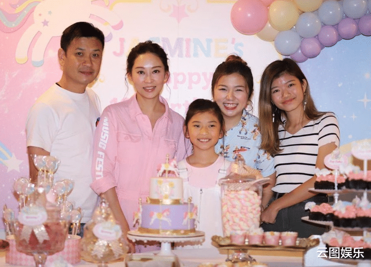 杨卓娜|杨怡老公对爱女超紧张！禁止大姨子与女儿靠太近，只能站远拍照