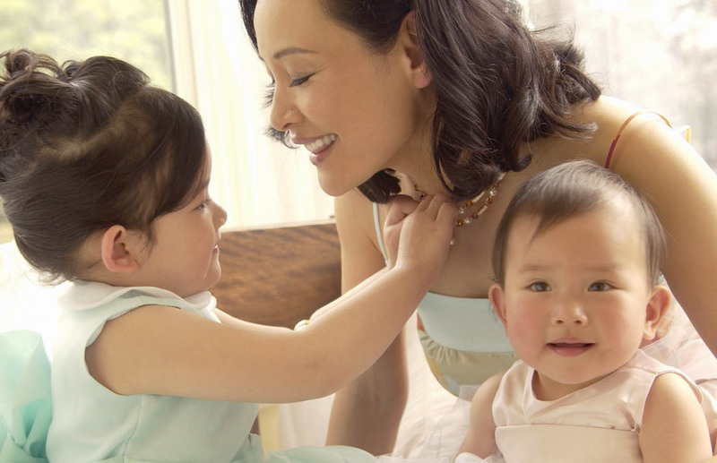 陈冲|20年前陈冲转让养女细节：亲生女身上常有抓痕，自知无法一视同仁