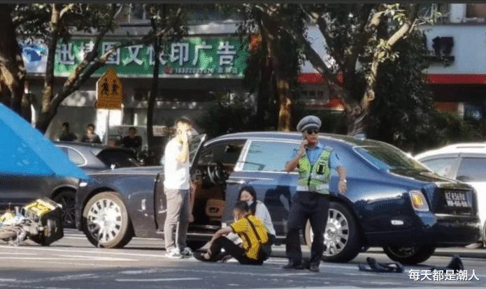 每天都是潮人|“我直行他右转”，撞劳斯莱斯的外卖员回应了！网友：准备看房吧