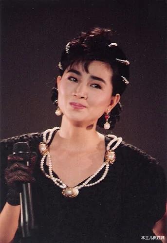 凤飞飞|凤飞飞：嫁大丈夫也幸福，36岁做妈妈，独子继承40亿遗产销声匿迹