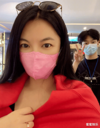 李湘|被王岳伦指婚内出轨，同学说她天天换男朋友，扒一下李湘的意中人