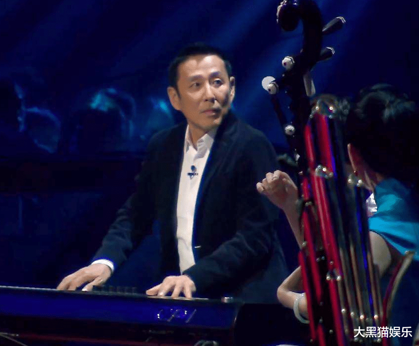 街拍|老戏骨陈道明：娶\中国第一女主播\38年无绯闻，今一家幸福