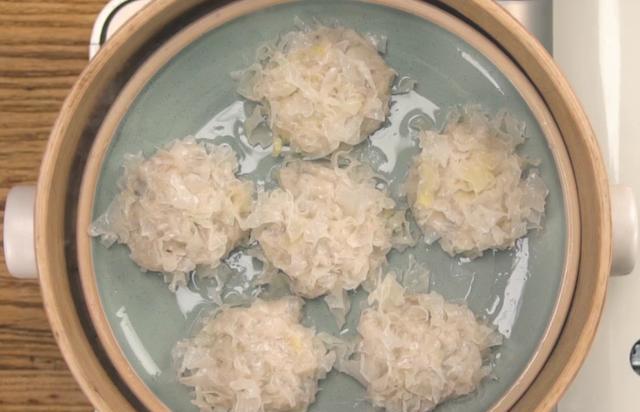 Ada妈妈|孩子爱吃的银耳虾球,造型美观,营养丰富,吃了一次还想吃