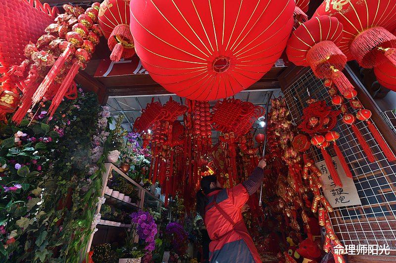命理师阳光|酉鸡：2022年狗屎运缠身，发财如流水