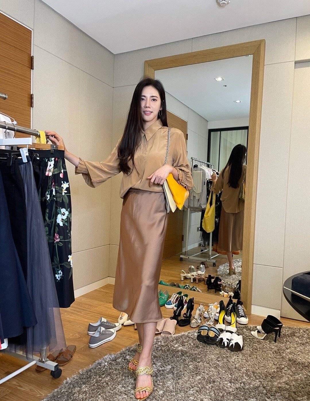 长津湖|秋瓷炫两口子穿情侣装出门，扎马尾看着好年轻，于晓光发福显油腻