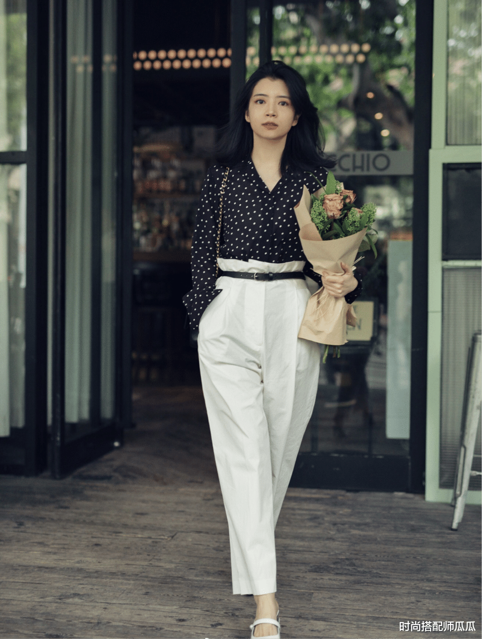 时尚搭配师瓜瓜|?在这么炎热的夏天里，穿衣：颜色要淡，款式要宽，上身才清凉时髦