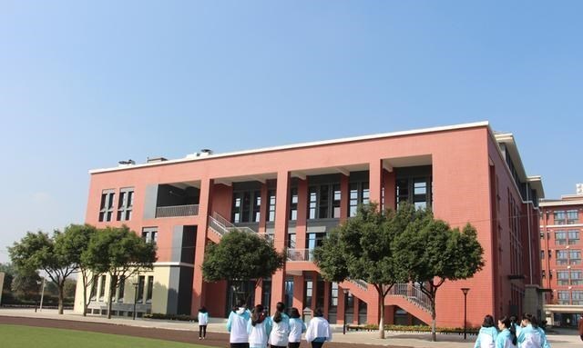 家中大小宝|四川一中学招聘的教师均来自清北,师范生干嘛去了?网友表示疑惑