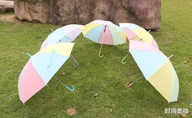 时尚美妆|薇娅\"懒人伞\"火了,手机大小方便携带,还能防晒防雨