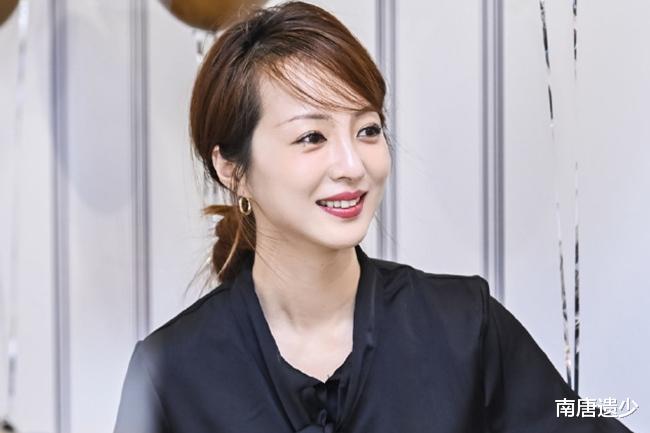 c位|电影频道六位当家女主持首度合体，端庄大气太抢眼，蓝羽稳居C位