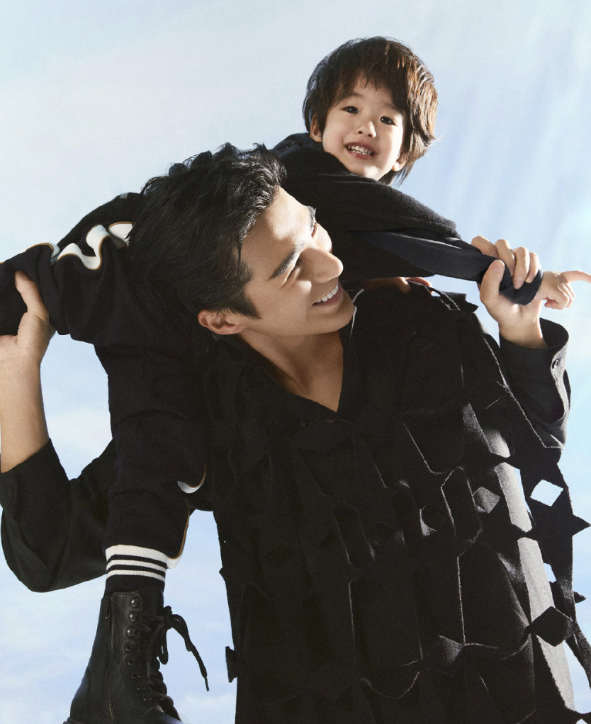 橱窗|姜潮携子拍写真，丹尼尔帅气可爱不输爸爸，父子俩堪称颜值天花板