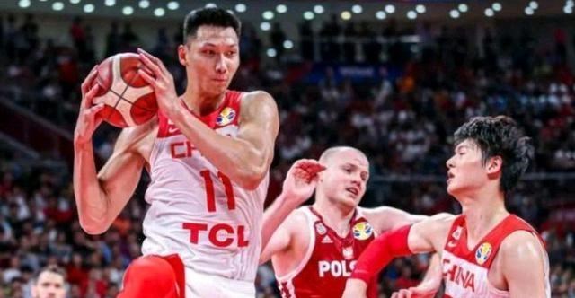 王哲林|落选中国男篮？王哲林深夜更新社媒 涂口红引发众怒 昔日硬汉不见